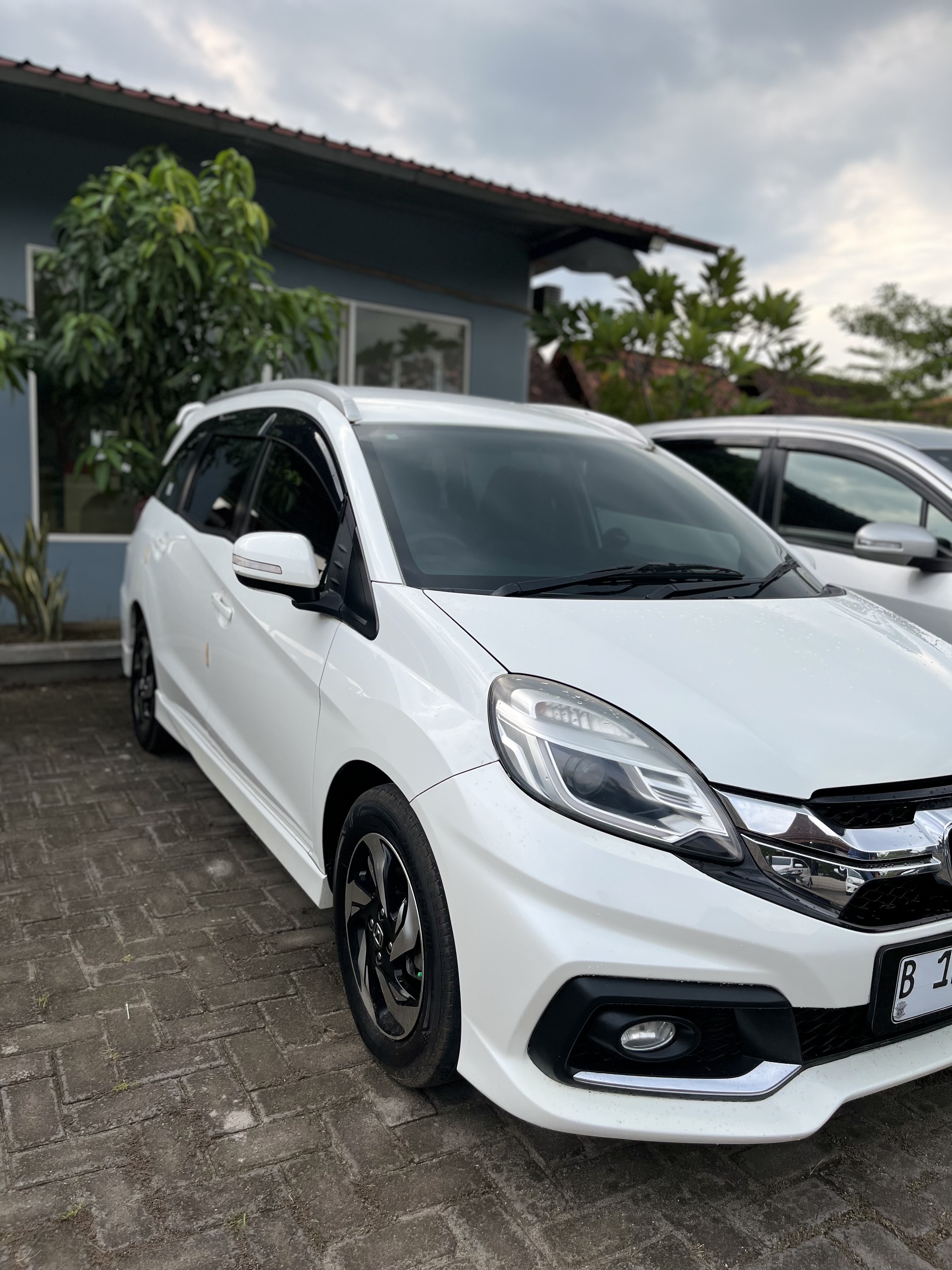 Honda Mobilio RS CVT CKD