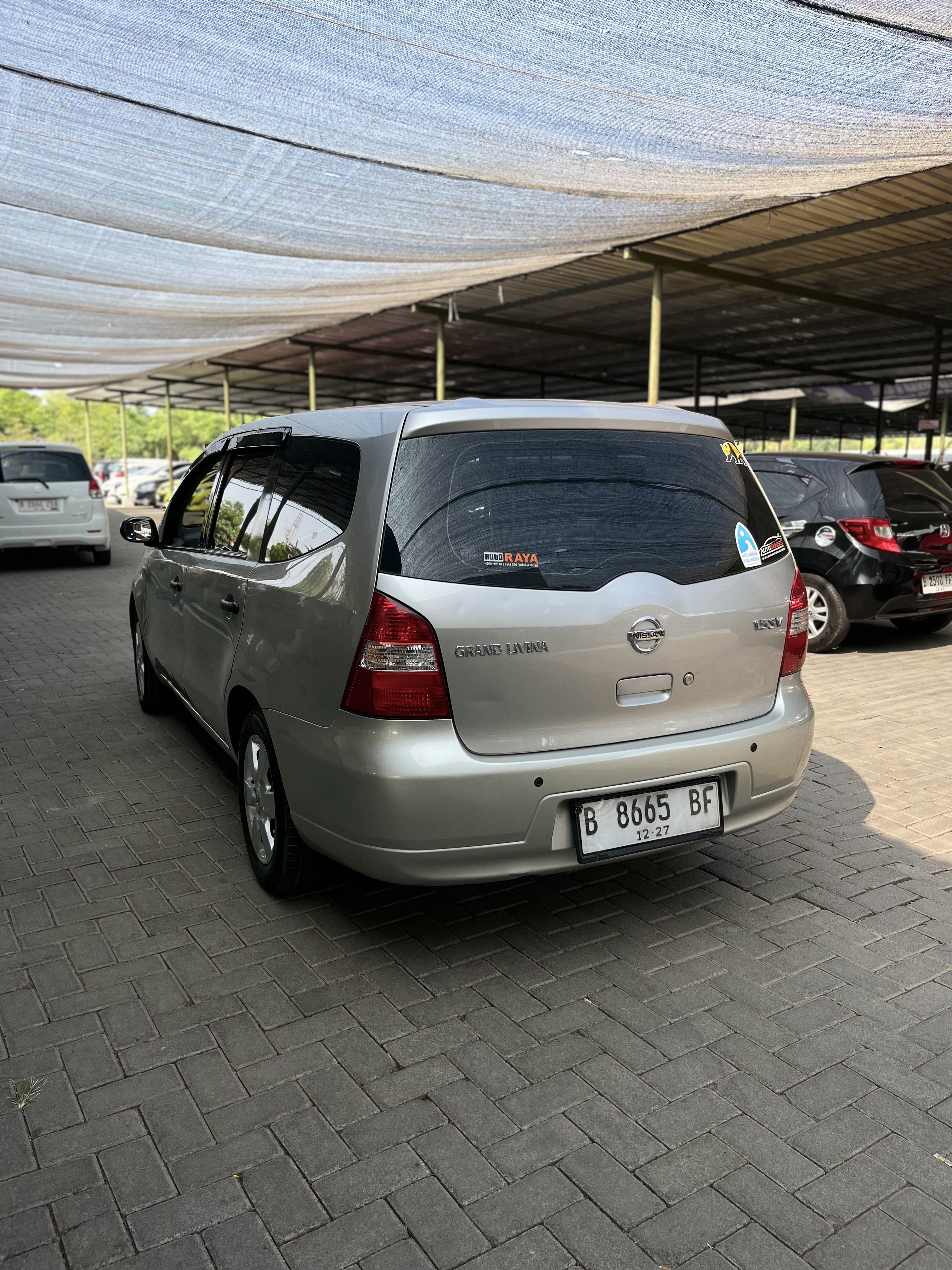 NISSAN GRAND LIVINA SV