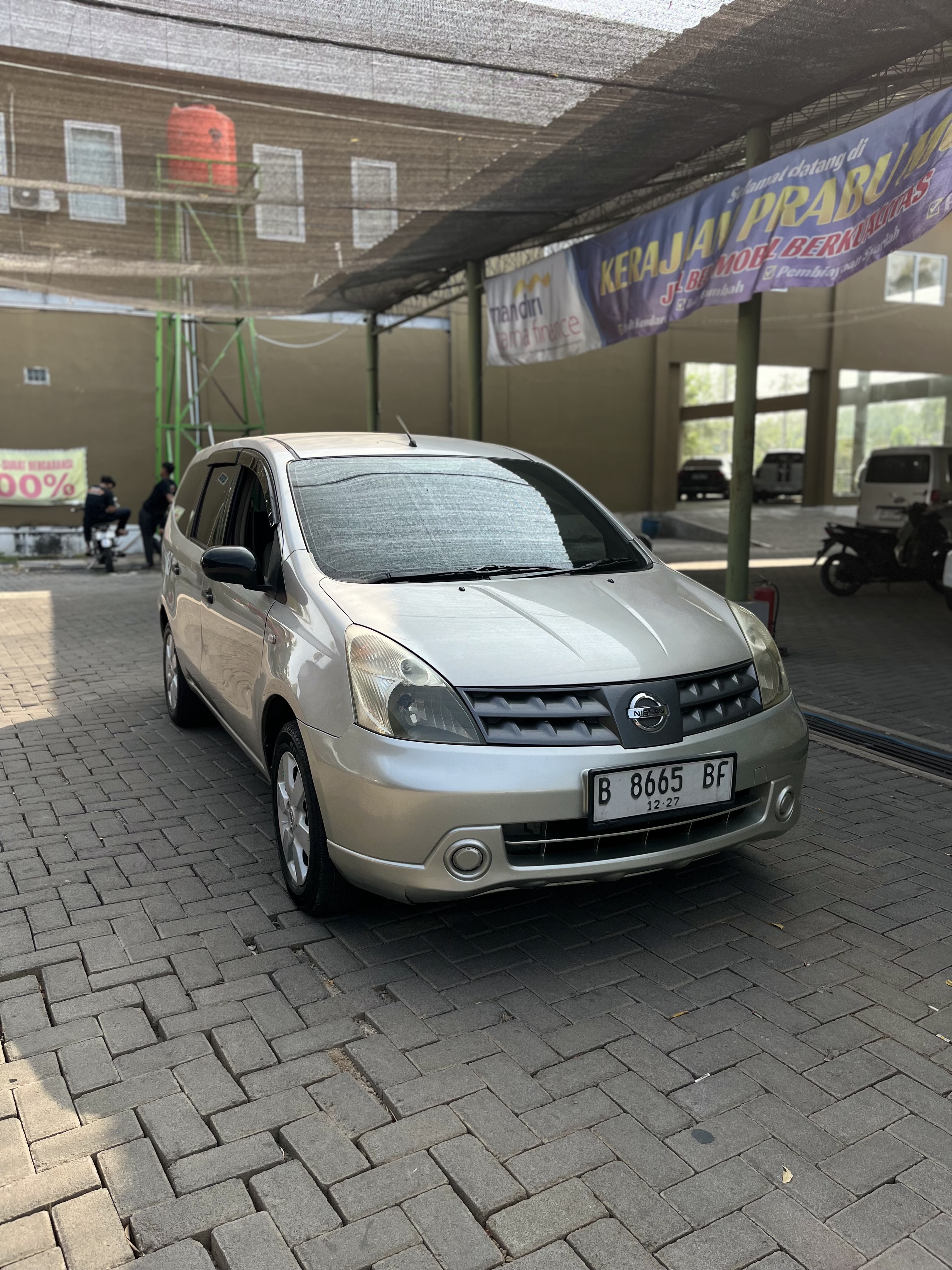 NISSAN GRAND LIVINA SV