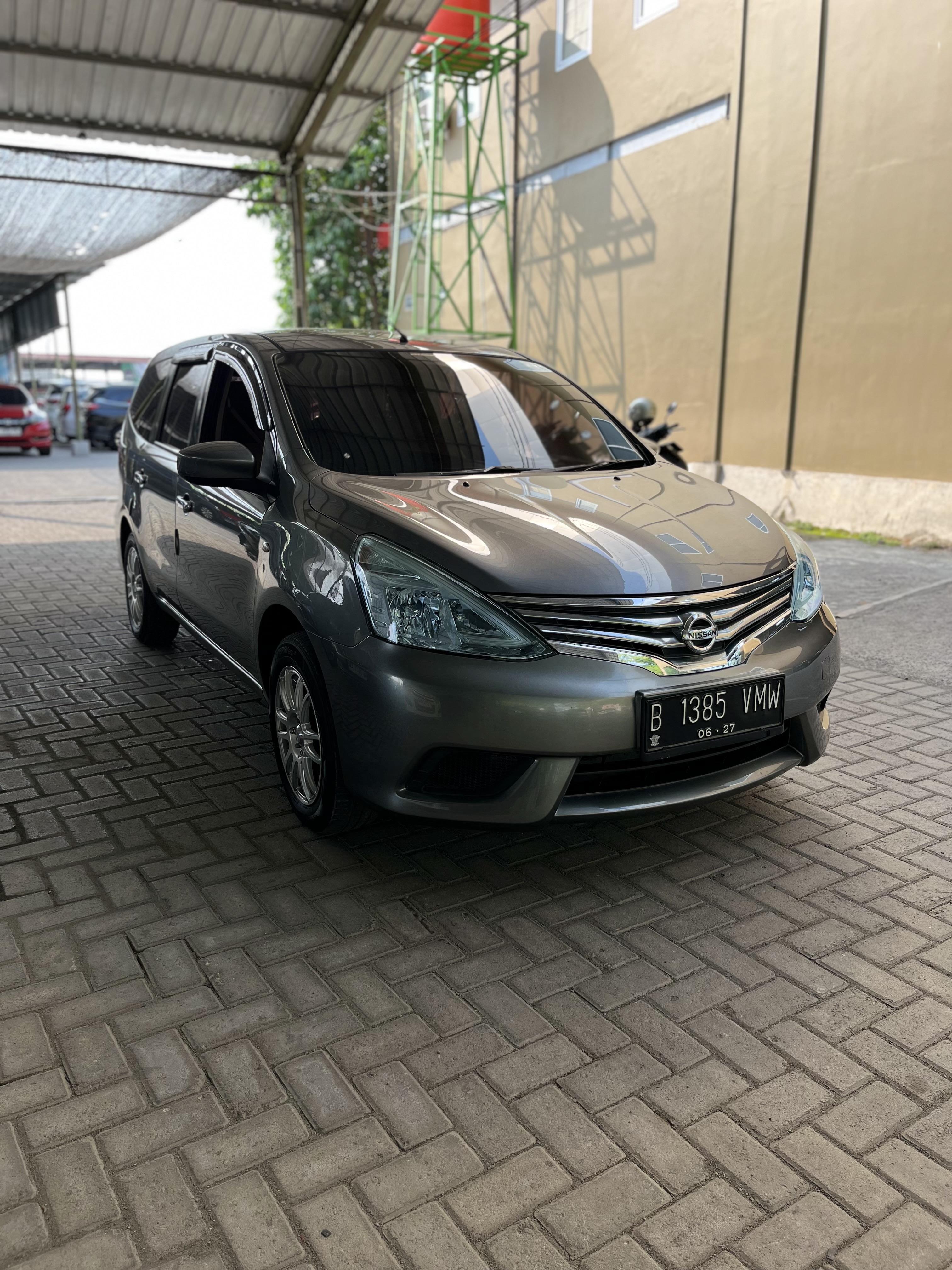 NISSAN GRAND LIVINA 1.5 SV