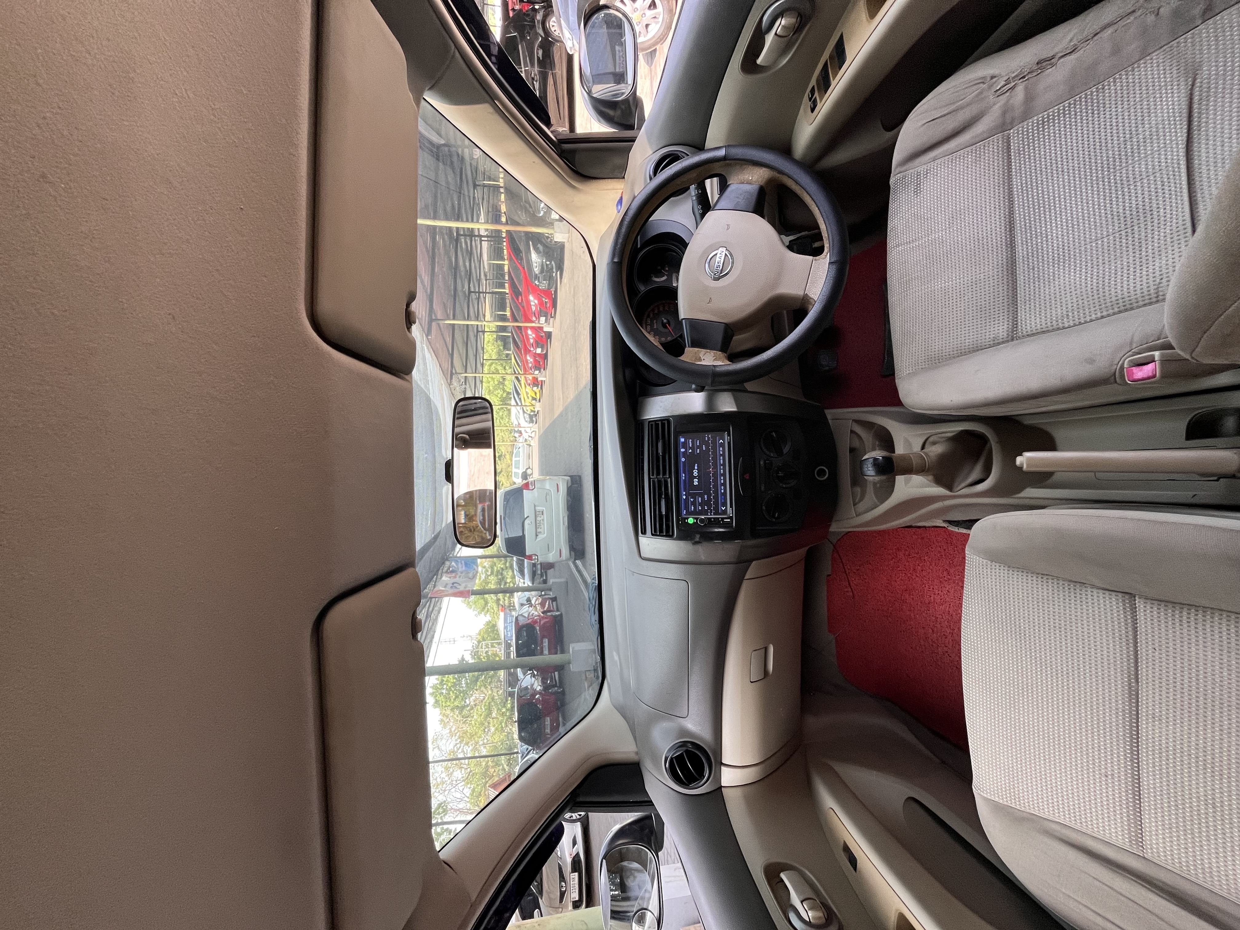 NISSAN GRAND LIVINA SV
