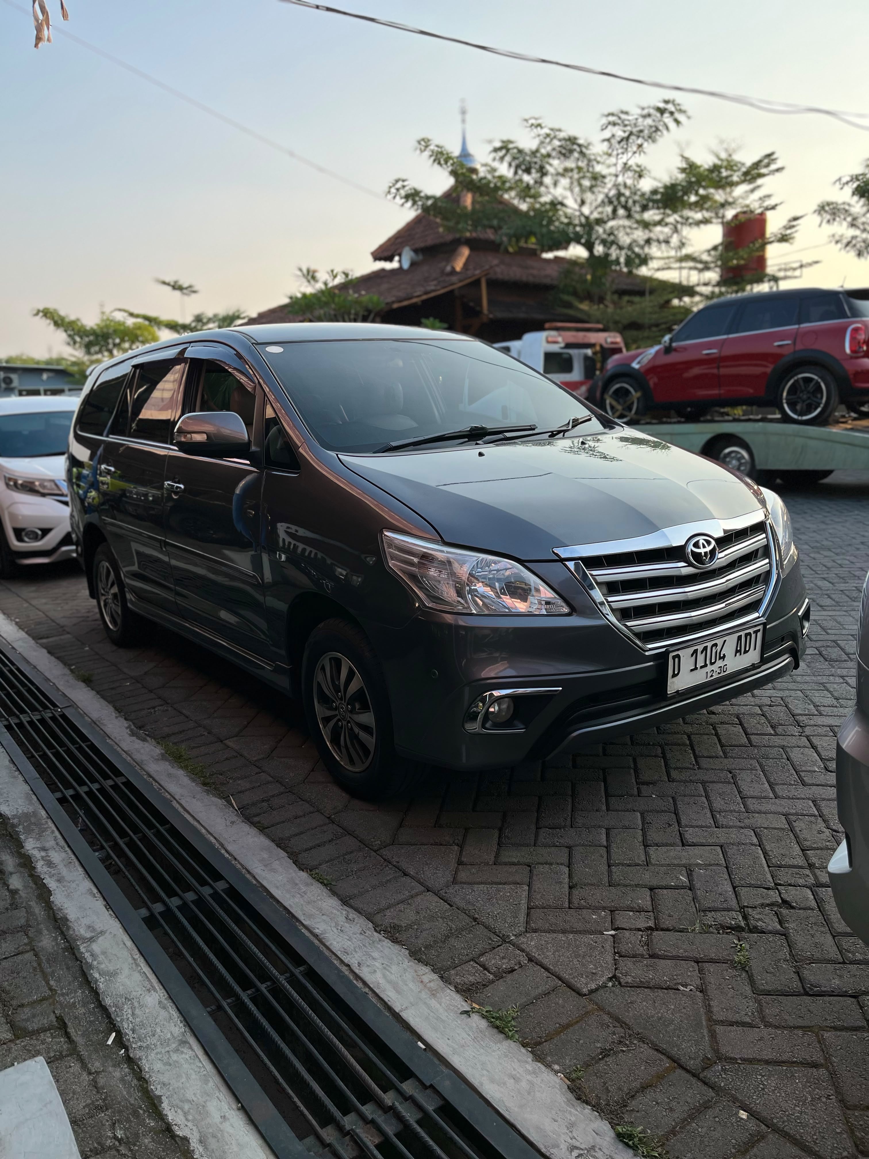 Toyota Kijang Innova V DIESEL